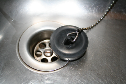 Plug (sanitation)